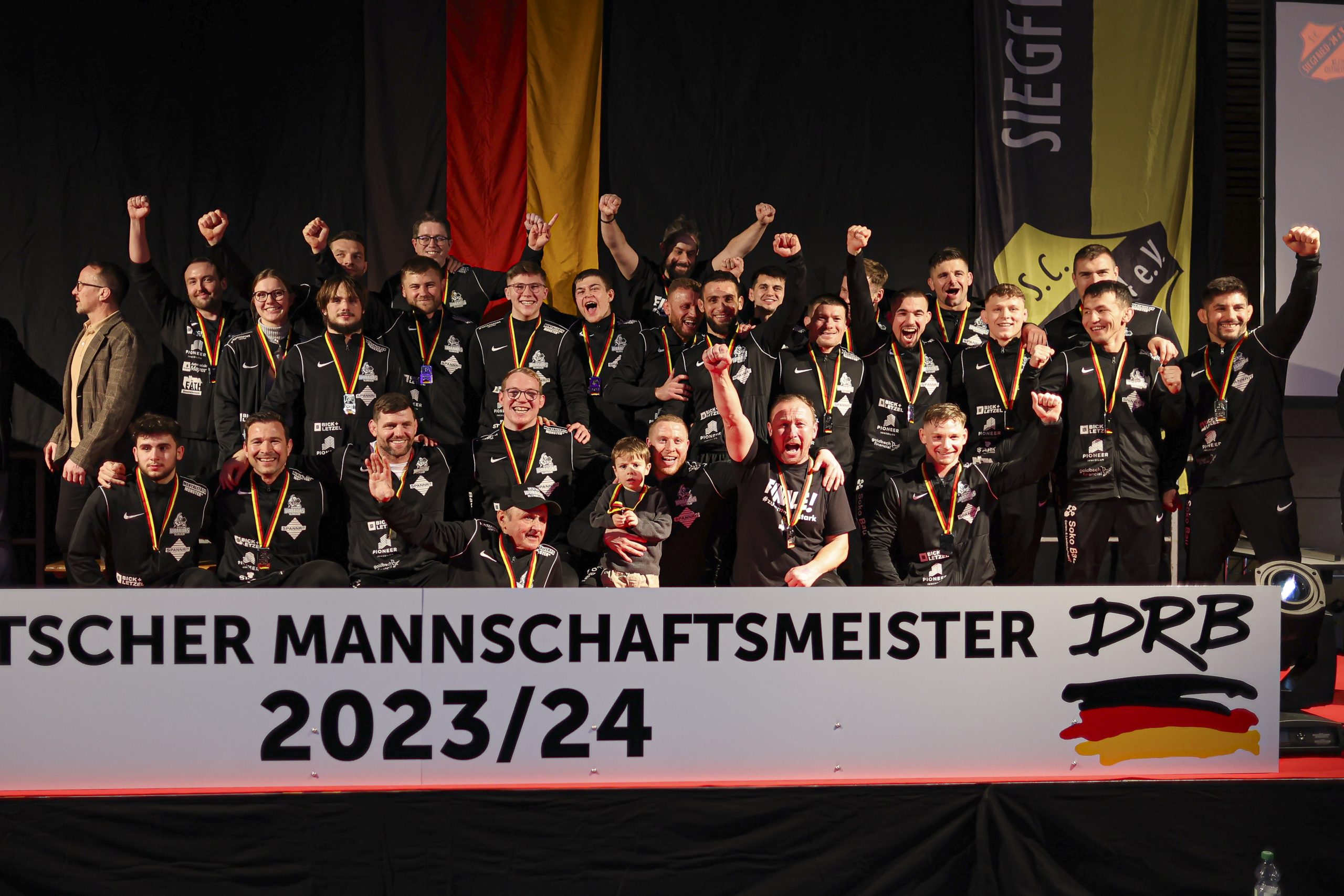 Elsenfels, 28.1.2024 - Die Mannschaft des SC Kleinostheim feiert den Vize Titel